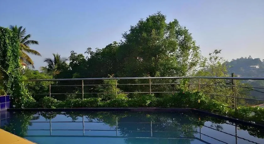 Hill House קנדי מלון