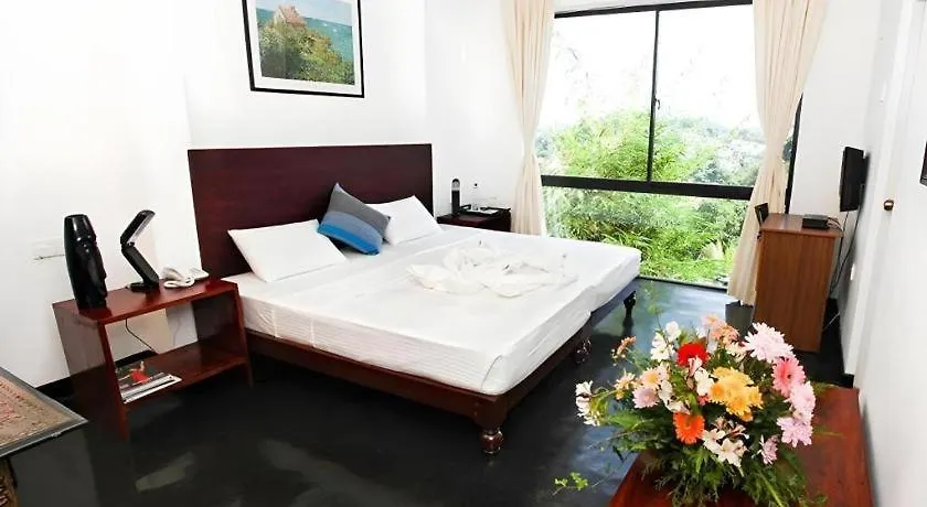 *** מלון Hill House קנדי סרי לנקה